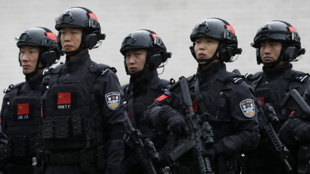 2019年11月28日。中國安全部隊在塞爾維亞進行聯合反恐演習。(AP)