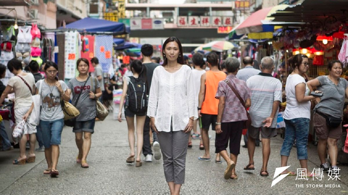 葉寶琳在旺角花園夜市。(水牛出版提供) 葉寶琳在旺角花園夜市。(水牛出版提供)