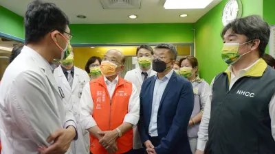 行政院長蘇貞昌29日前往台中市視察衛生福利部台中醫院。(行政院提供)