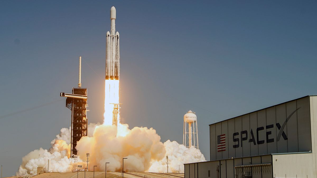 科技熱議》SpaceX想將AI送上太空,到底有多難?為何極冷的太空,晶片冷卻還是個大問題?