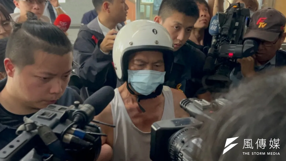 吳男殺害鄰居後被警方逮捕回高雄。(資料照/李東陞攝)