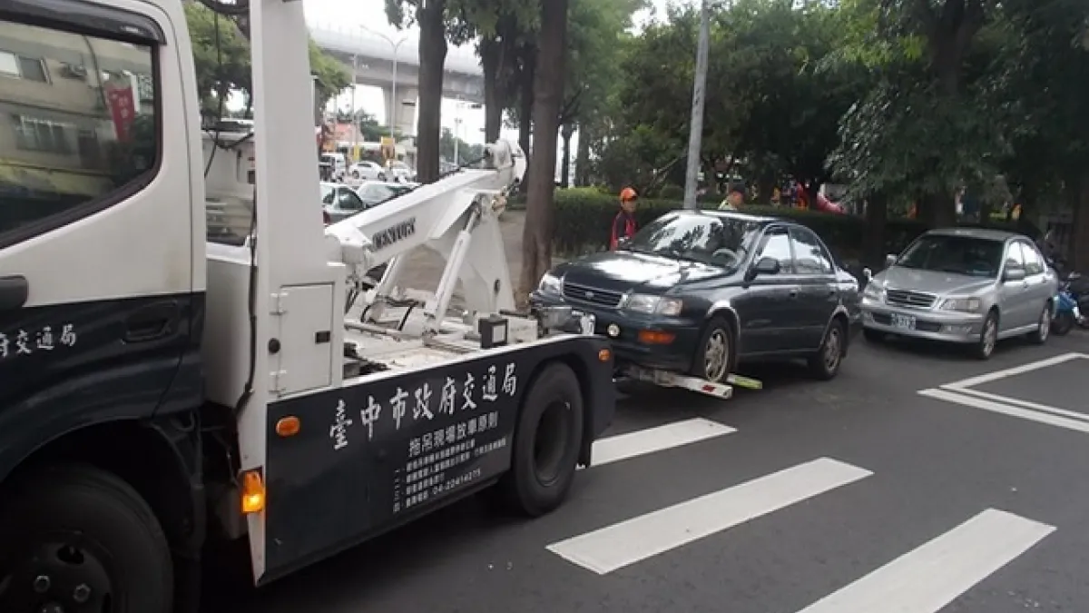 太平分局執行違規拖吊 警籲用路人遵守規範