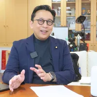 「暗号資産サービス法」は6月30日、台湾の立法院で三読を通過した。同法成立を後押しした一人である国民党の葛如鈞立法委員が、台湾メディア『風傳媒』の英語版ニュースサイト「The Storm Media」の単独インタビューに応じた。(写真/張渝萍撮影) 「暗号資産サービス法」は6月30日、台湾の立法院で三読を通過した。同法成立を後押しした一人である国民党の葛如鈞立法委員が、台湾メディア『風傳媒』の英語版ニュースサイト「The Storm Media」の単独インタビューに応じた。(写真/張渝萍撮影)