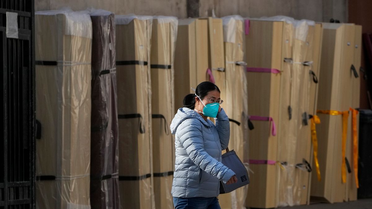 2023年1月,中國各地新冠肺炎疫情嚴重,感染人數激增,殯儀館準備大批棺材(AP) 2023年1月,中國各地新冠肺炎疫情嚴重,感染人數激增,殯儀館準備大批棺材(AP)