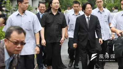 《法新社》曾說唐鳳(左三)是「讓性別認同成為資產的跨性別部長」。(林瑞慶攝)