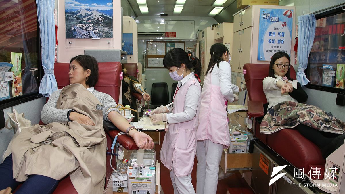 日前連日豪雨襲台,讓台中血庫幾乎見底。血液基金會最新統計,台中地區血庫庫存剩3.1天。(資料照,陳明仁攝) 日前連日豪雨襲台,讓台中血庫幾乎見底。血液基金會最新統計,台中地區血庫庫存剩3.1天。(資料照,陳明仁攝)