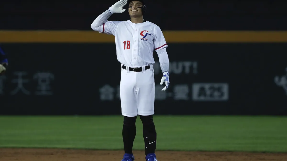 世界棒球經典賽張育成轟出兩分全壘打。(圖/AP)