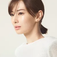 日本の人気投票サイトが発表した「歴代女優人気ランキング」で、新垣結衣が1位に選ばれ、北川景子が2位、綾瀬はるかが3位に続いた。(画像/北川景子公式サイトより) 日本の人気投票サイトが発表した「歴代女優人気ランキング」で、新垣結衣が1位に選ばれ、北川景子が2位、綾瀬はるかが3位に続いた。(画像/北川景子公式サイトより)