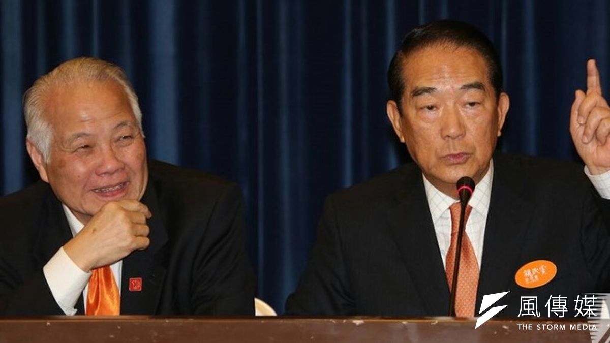 親民黨黨主席宋楚瑜及副主席張昭雄訪問大陸返台,9日在桃園機場舉行記者會。(余志偉攝) 親民黨黨主席宋楚瑜及副主席張昭雄訪問大陸返台,9日在桃園機場舉行記者會。(余志偉攝)