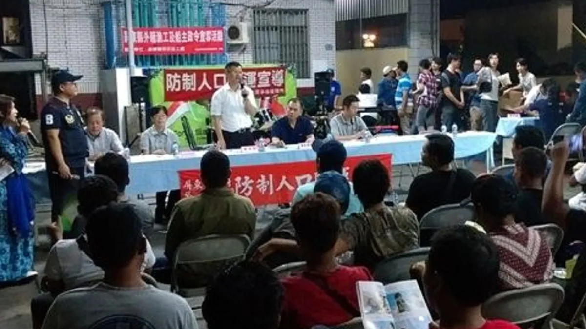 防制人口販運 屏東警赴東港櫻花蝦廣場宣導