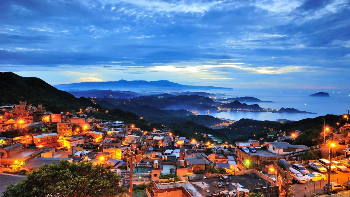 九份-夜晚欣賞令人著迷的燦爛燈火。(圖/新北市觀光旅遊局提供)