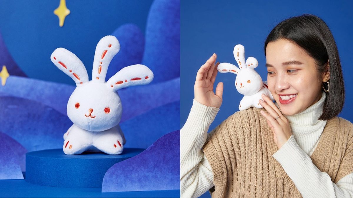 2023年台灣燈會推出會發光且能吸附在肩膀上的「吸鐵兔玩偶」。(圖/臺北市政府提供) 2023年台灣燈會推出會發光且能吸附在肩膀上的「吸鐵兔玩偶」。(圖/臺北市政府提供)