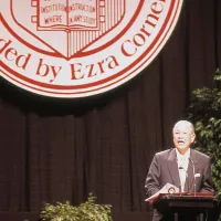 李登輝元総統は1995年、米国の母校コーネル大学を再訪し演説を行った。当時、ホテルで国旗が掲揚され、大きな波紋を呼んだ。(写真:新新聞資料) 李登輝元総統は1995年、米国の母校コーネル大学を再訪し演説を行った。当時、ホテルで国旗が掲揚され、大きな波紋を呼んだ。(写真:新新聞資料)