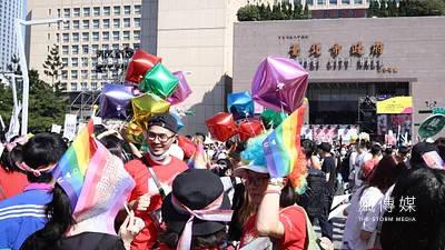2019年同性婚姻入民法後,社會上仍對同志、性少數等族群多少存在一些偏見,其中包含了基督教教會。圖為2020「成人之美」同志大遊行。(資料照,陳品佑攝)