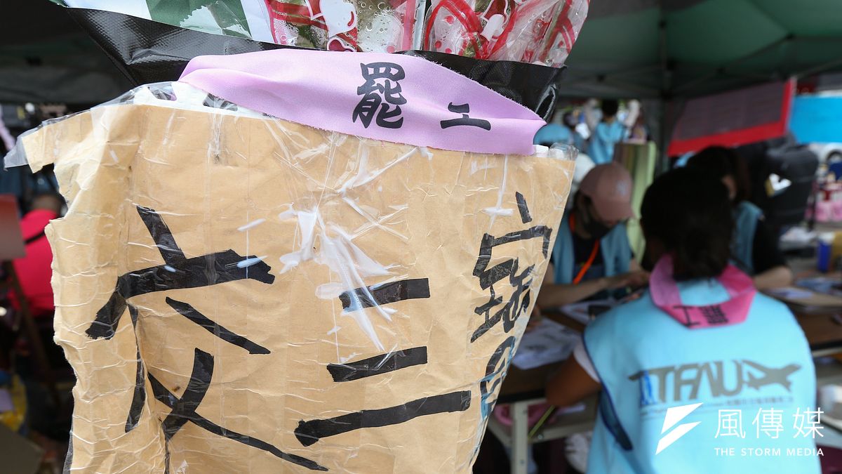 南崁長榮航運大樓前長榮空服員罷工。(資料照,顏麟宇攝) 南崁長榮航運大樓前長榮空服員罷工。(資料照,顏麟宇攝)