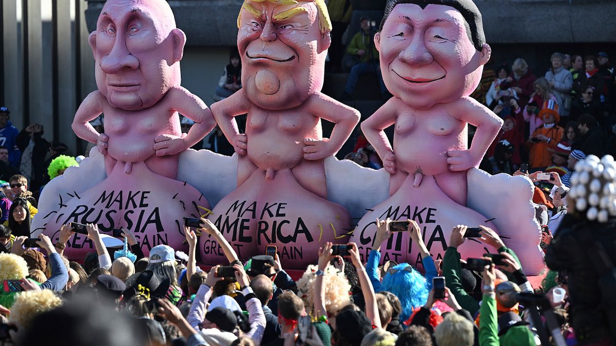 2025年3月3日、ドイツ・デュッセルドルフのカーニバルでの風刺山車—習近平、プーチン、トランプは自国を再び偉大にしようとする「偉大な指導者」たち。西側同盟国の祝祭で、アメリカ大統領がこのような扱いを受けるまでに至った。(AP通信) 2025年3月3日、ドイツ・デュッセルドルフのカーニバルでの風刺山車—習近平、プーチン、トランプは自国を再び偉大にしようとする「偉大な指導者」たち。西側同盟国の祝祭で、アメリカ大統領がこのような扱いを受けるまでに至った。(AP通信)