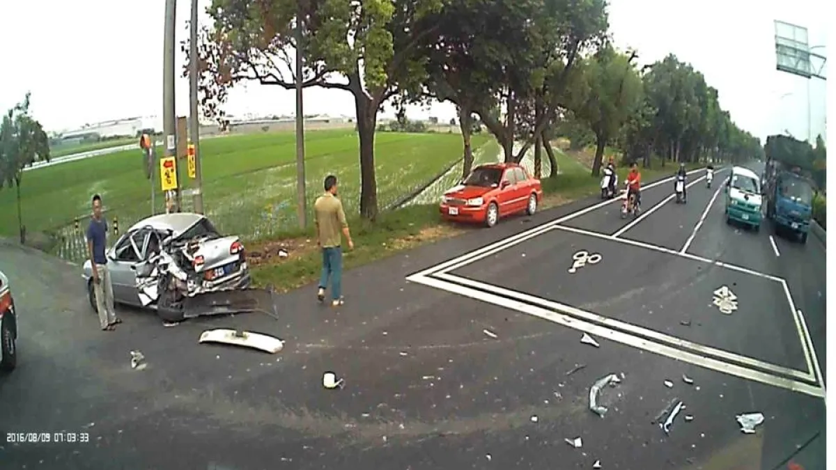 雲林台一線發生對撞車禍 警消迅速搶救受困民眾