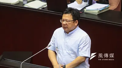 民進黨立委李俊俋在民進黨敗選後喊出「中生代全面接班」,卻被質疑「搶位爭權」,他29日表示,他樂見此說被大家廣泛討論,但請「對事不對人」。(資料照,顏麟宇攝)