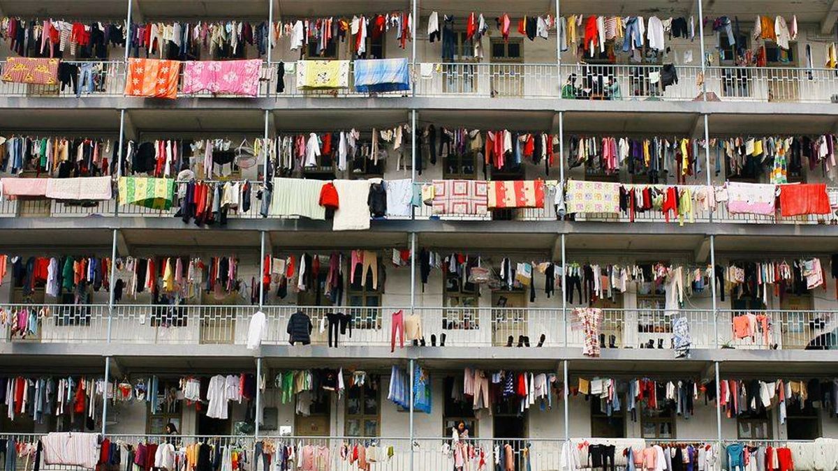 城市陽台上的衣服五顏六色,具有動人心魄的美感(圖/Project Laundry List FB) 城市陽台上的衣服五顏六色,具有動人心魄的美感(圖/Project Laundry List FB)