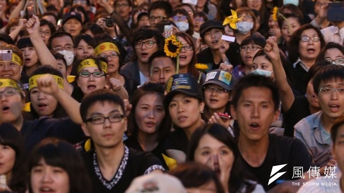 從學運中學生的表現,戴勝益讚學生是營養耐久的蘋果而非草莓。 從學運中學生的表現,戴勝益讚學生是營養耐久的蘋果而非草莓。