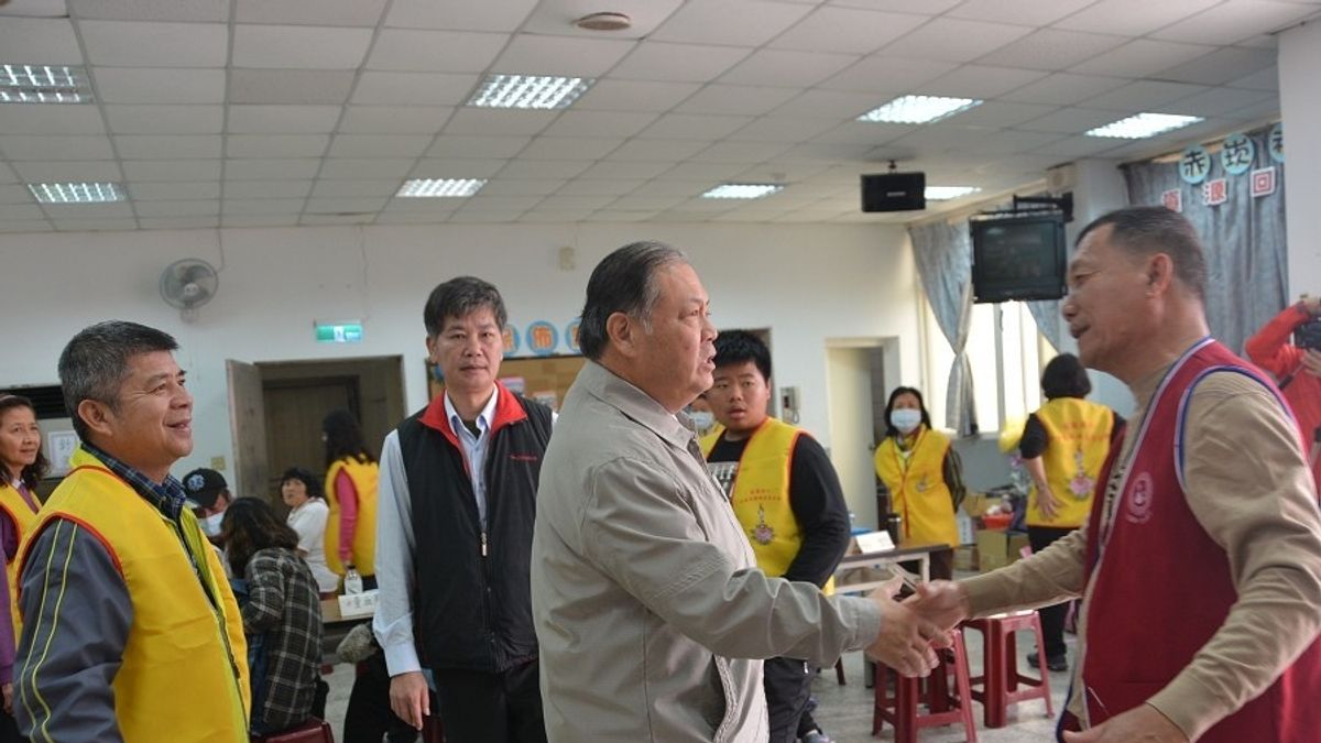 坤志慈善會抵澎湖義診 陳光復到場致意 坤志慈善會抵澎湖義診 陳光復到場致意