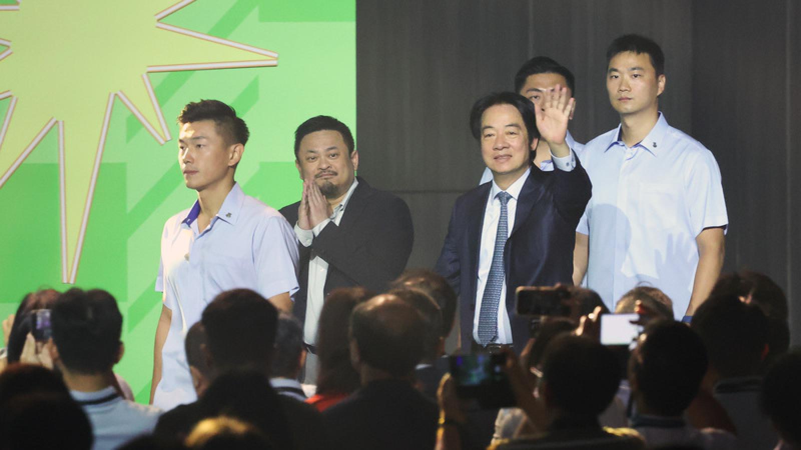 台海解碼》洪申翰赴「敵國」,賴政府為什麼跳入「一中火坑」?北京深怕幫綠營催九合一選票,兩岸都在大冒險