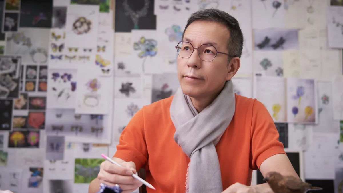醉心於珠寶創作的陳智權常嘆時間不夠用,每當靜坐冥想時腦海裡的想法特別多。(亞卡珠寶提供)