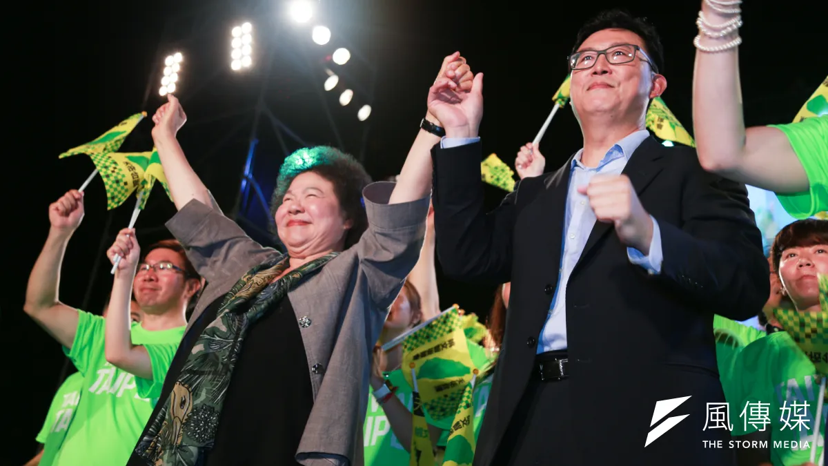 民進黨台北市長參選人姚文智首場造勢晚會,總統府秘書長陳菊壓軸,強調不能讓「保守勢力」復辟。(簡必丞攝)