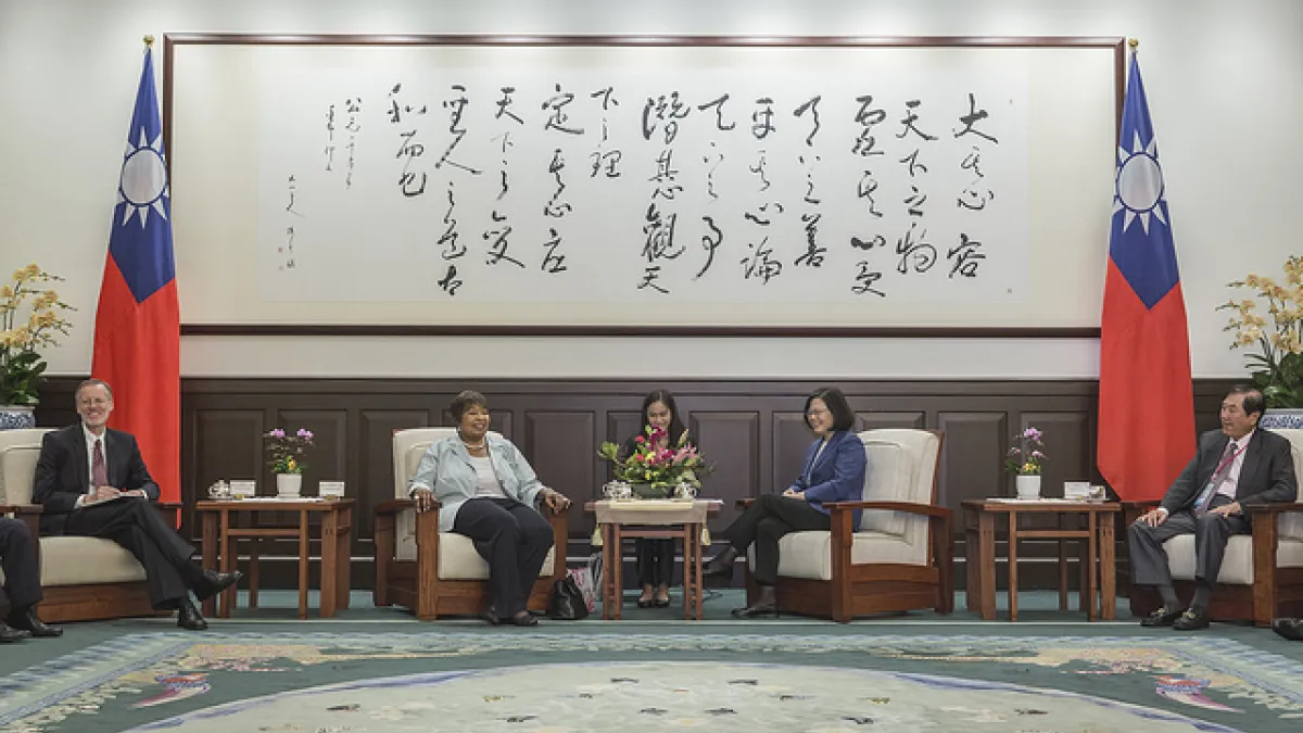 蔡英文總統30日下午接見「2018年印太安全對話-『推動自由開放的印太地區』研討會」與會美國國會議員與專題演講人一行時,再批中國持續加大打壓台灣力道。(總統府提供)
