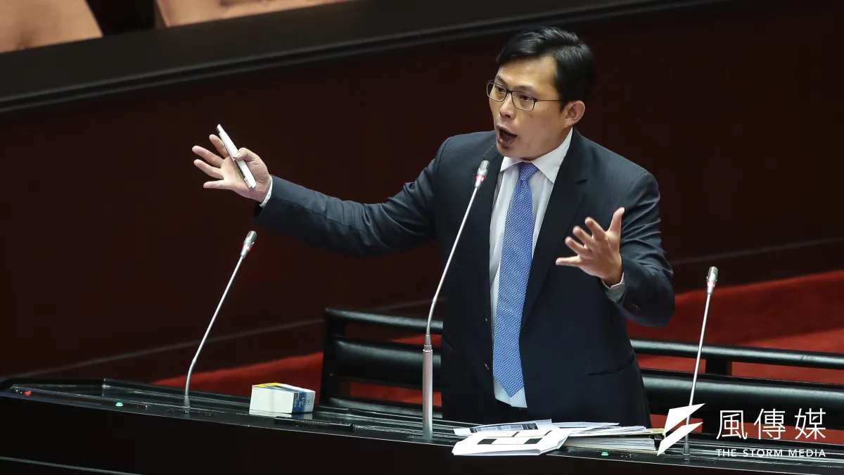 姚人多今(2)日深夜臉書再度發文,只寫下「自己看」三個字,附上的連結則是黃國昌(見圖)肯定宋楚瑜被列入總統府資政的新聞。(資料照,顏麟宇攝)