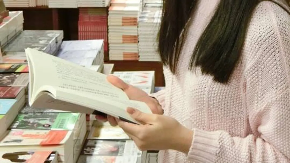 《房思琪的初戀樂園》作者林奕含自殺過世,高雄市議員蕭永達今日更爆疑似當年「誘姦」的補教名師。(資料照,取自林奕含臉書) 《房思琪的初戀樂園》作者林奕含自殺過世,高雄市議員蕭永達今日更爆疑似當年「誘姦」的補教名師。(資料照,取自林奕含臉書)