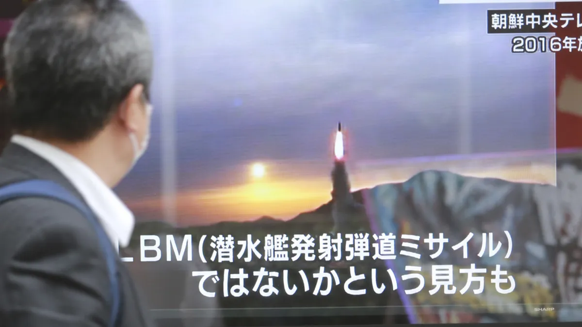 2021年10月19日,北韓向日本海試射潛射飛彈,再次引起國際社會關注。(美聯社)