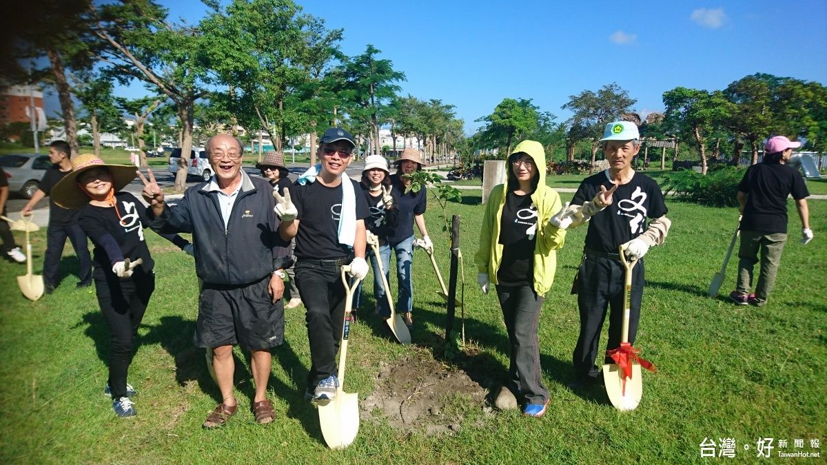 尼伯特重創後重生 台東美術館種樹苗增添新綠 尼伯特重創後重生 台東美術館種樹苗增添新綠