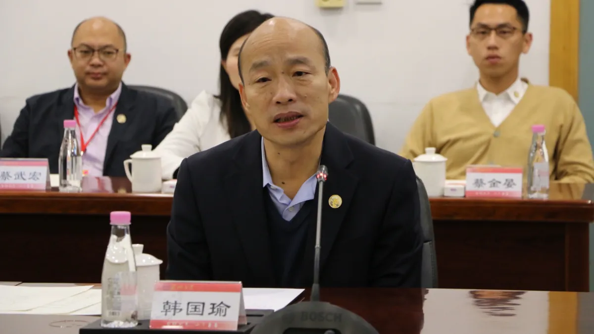 進入中聯辦,是配合對岸統戰、為一國兩制背書?韓國瑜表示,「這次去交朋友吃完飯、聊得很愉快,我們就離開了,怎麼叫賣台呢?」(高雄市政府提供)