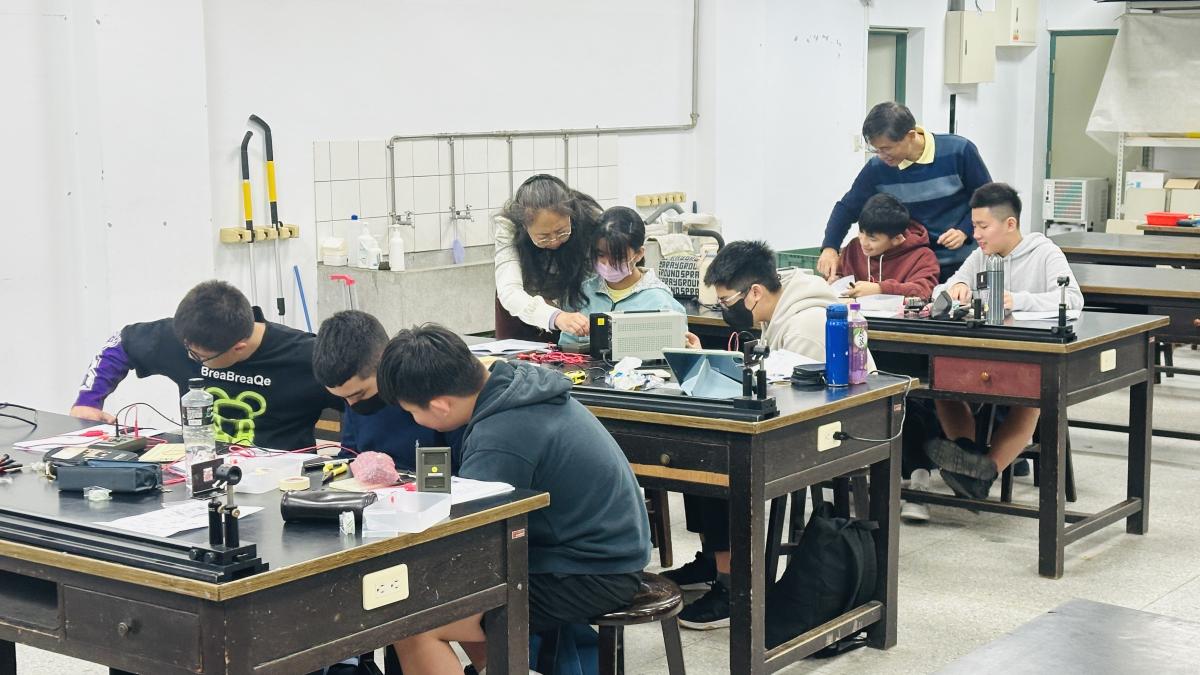 台灣國際物理奧賽勇奪5金並列世界第一 台灣學聯籲深化探究教育厚植科技人才根基
