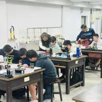 圖為台灣學聯探究科學營物理課程以探究實作為核心的上課情況。(照片台灣學聯提供) 圖為台灣學聯探究科學營物理課程以探究實作為核心的上課情況。(照片台灣學聯提供)