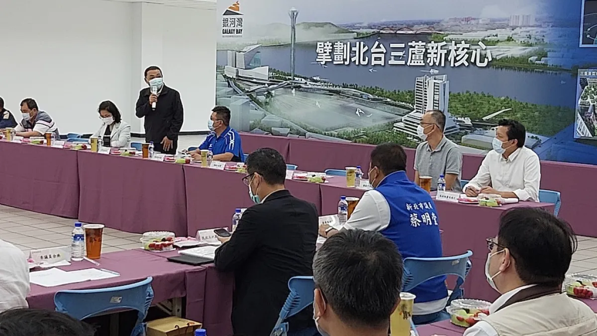 新北市長侯友宜請出席活動立委及議員們提供寶貴建言,作為未來施政參考。(圖/新北市研考會提供)