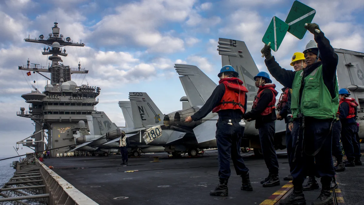 美軍卡爾文森號航空母艦於1月16日在南海完成了聯合遠征打擊部隊訓練。(資料照,取自美國海軍)