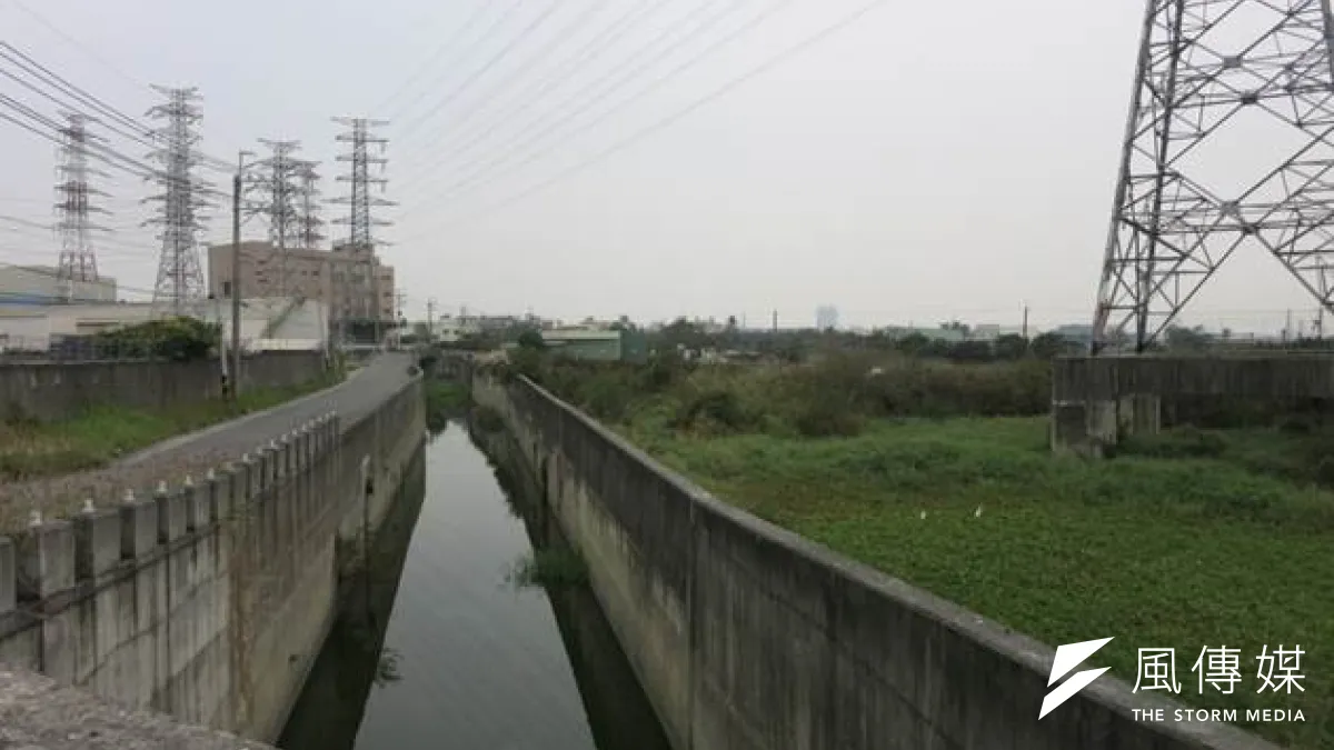 五甲尾地區地勢低窪,每逢豪雨氾濫成災。(圖/徐炳文攝)