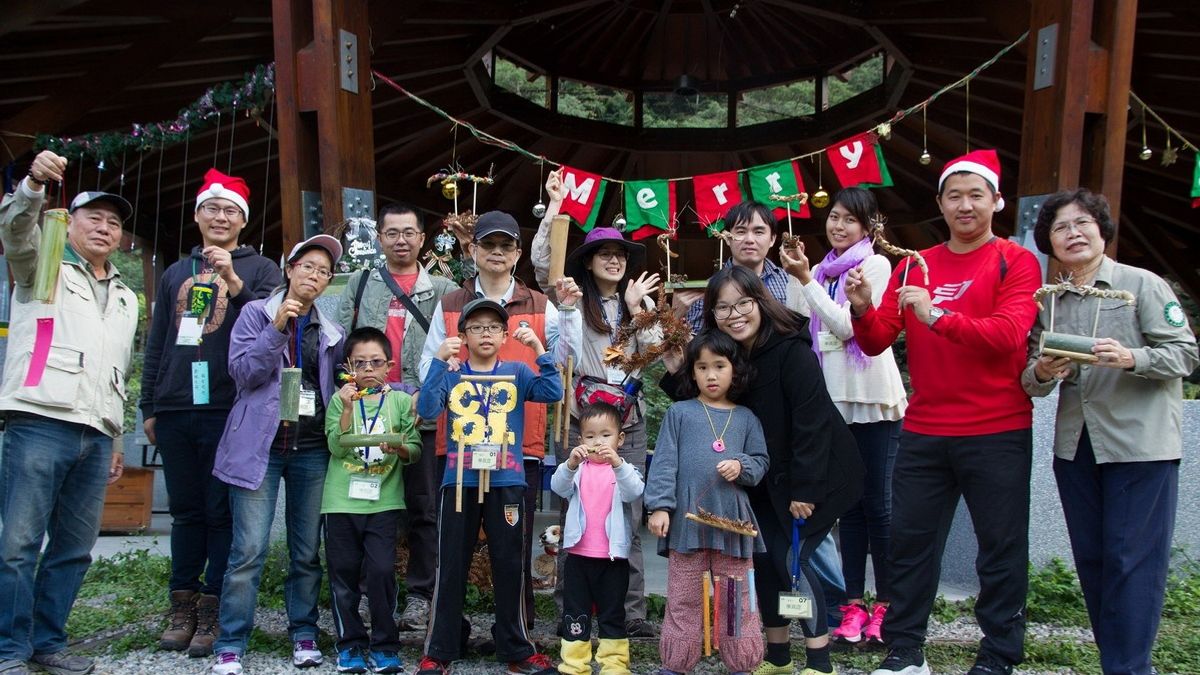 撿拾落葉毬果就地取材 親子發揮創意製作耶誕禮 撿拾落葉毬果就地取材 親子發揮創意製作耶誕禮