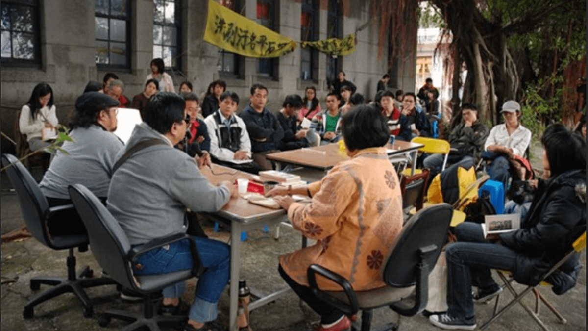 2007年丘延亮在「樂生文舍」邀請莫那能和黃美英主講原住民運動與抗爭。(丘延亮提供) 2007年丘延亮在「樂生文舍」邀請莫那能和黃美英主講原住民運動與抗爭。(丘延亮提供)