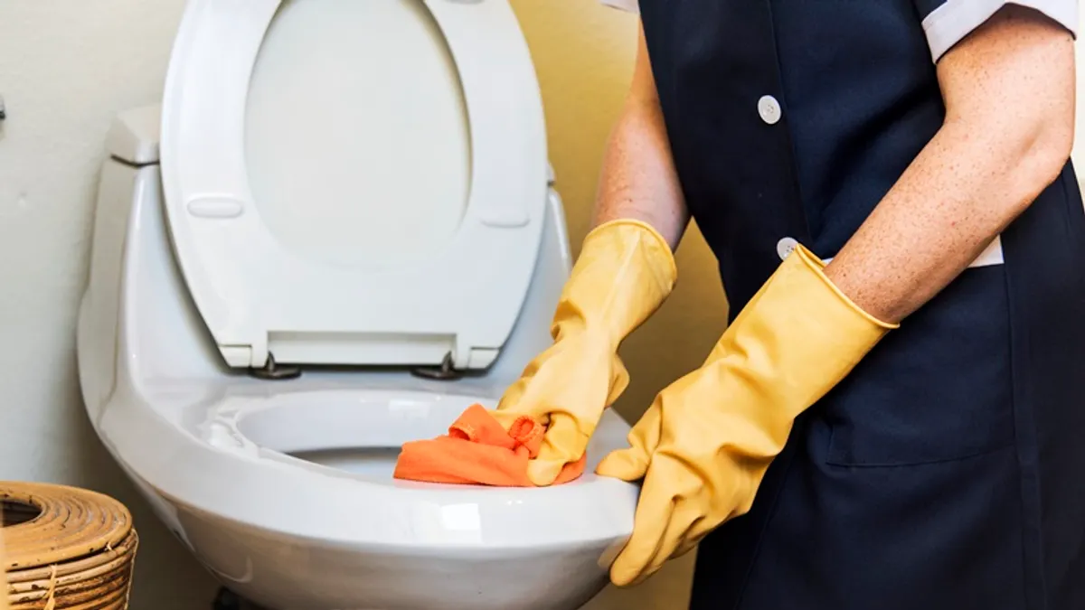 馬桶的陳年黃垢很難清乾淨,其實,只要用這2個清潔神物就能輕鬆去除!(示意圖/取自freepik)