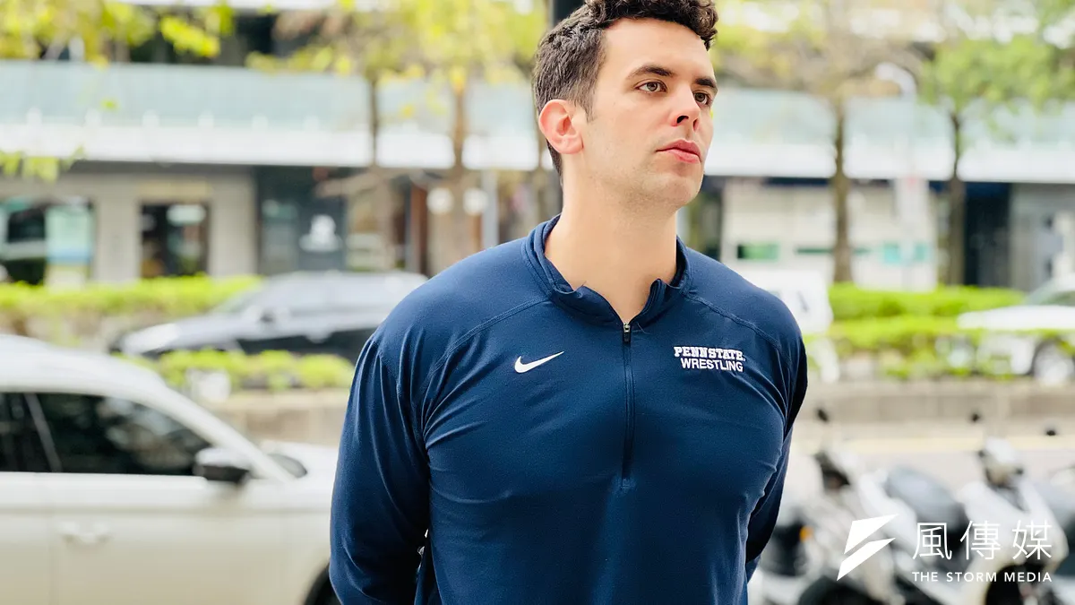 美國單口喜劇(脫口秀)演員、YouTuber樂樂法利(LeLe Farley)接受《風傳媒》專訪。(簡恒宇攝)