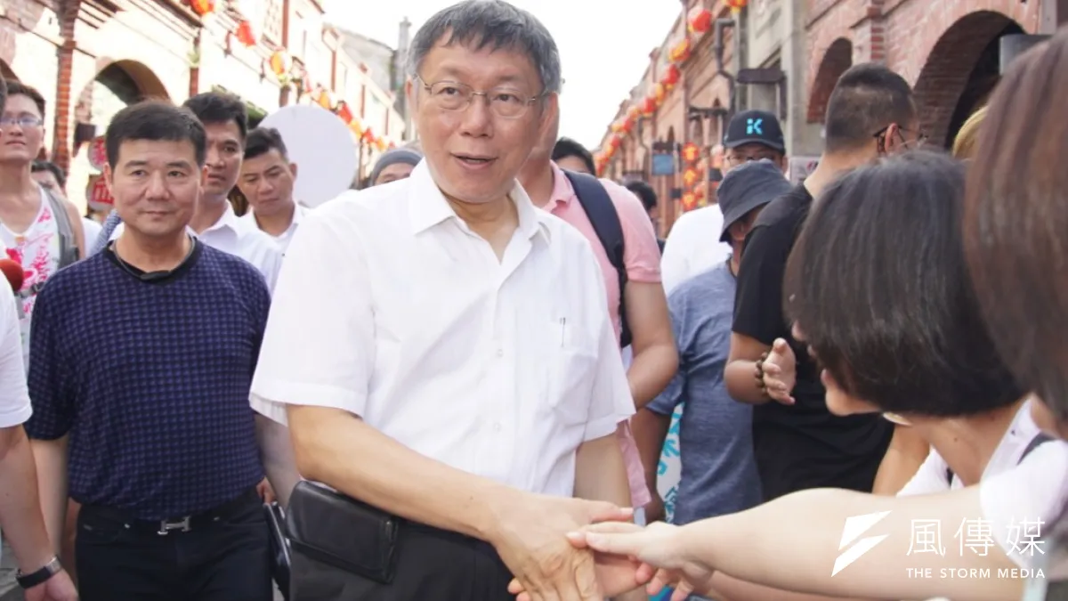 台北市長柯文哲(見圖)籌組的台灣民眾黨,應會投入2020北市立委選舉,這將使得北市成為一級戰區;圖為柯文哲4日參訪三峽老街。(盧逸峰攝)