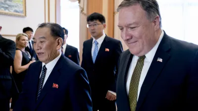 2018年7月,美國國務卿龐畢歐與朝鮮勞動黨中央委員會副委員長金英哲在平壤進行會談(AP)