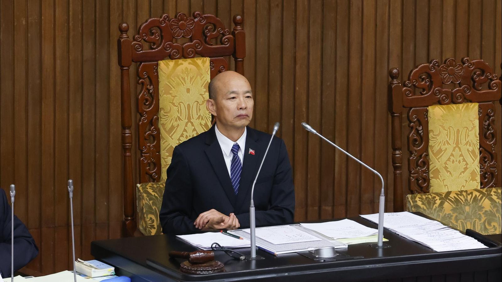 總預算三讀!韓國瑜邊笑邊搖頭:行政院長絕不可「不副署、不執行」