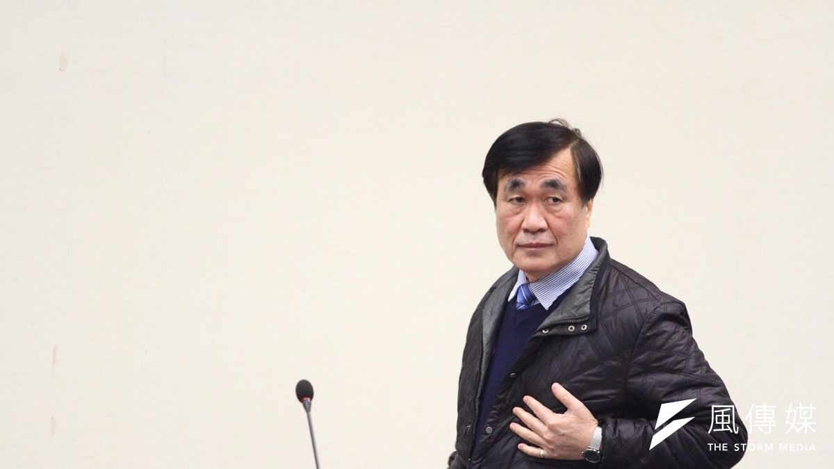 某一次黨團大會上,國民黨秘書長李四川身旁坐了行政院副院長杜紫軍,行政院秘書長簡太郎也在,李四川為了行政部門的脫序行為,當場向杜紫軍與簡太郎發飆。(資料照,曾原信攝) 某一次黨團大會上,國民黨秘書長李四川身旁坐了行政院副院長杜紫軍,行政院秘書長簡太郎也在,李四川為了行政部門的脫序行為,當場向杜紫軍與簡太郎發飆。(資料照,曾原信攝)