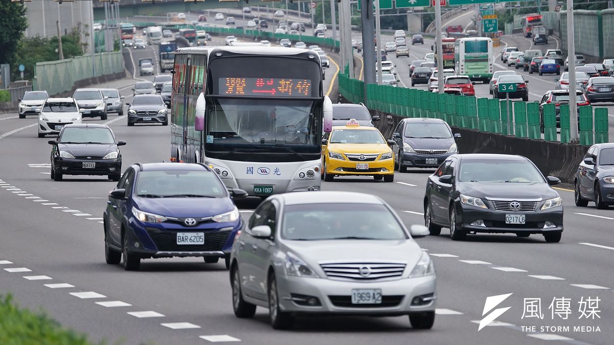 20201011-國慶連假最後一天,國道上湧現出遊及收假車潮。(盧逸峰攝) 20201011-國慶連假最後一天,國道上湧現出遊及收假車潮。(盧逸峰攝)