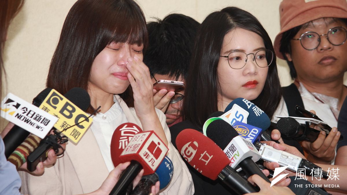 台北市議員林穎孟(左)、黃郁芬(右)退出時代力量,作者認為恐掀起一波跳船潮。(資料照,方炳超攝) 台北市議員林穎孟(左)、黃郁芬(右)退出時代力量,作者認為恐掀起一波跳船潮。(資料照,方炳超攝)