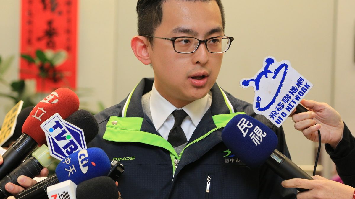 與洪慈庸同遊星國 卓冠廷:她是很Nice的人 與洪慈庸同遊星國 卓冠廷:她是很Nice的人